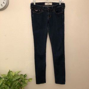 Hollister Dark Wash Jeans 3R  (26W 31L)